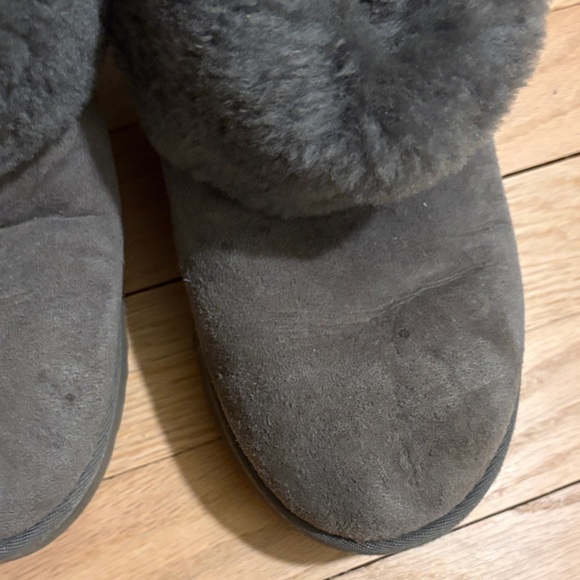 UGG Mini Fluff Ankle Boots - Picture 6 of 9